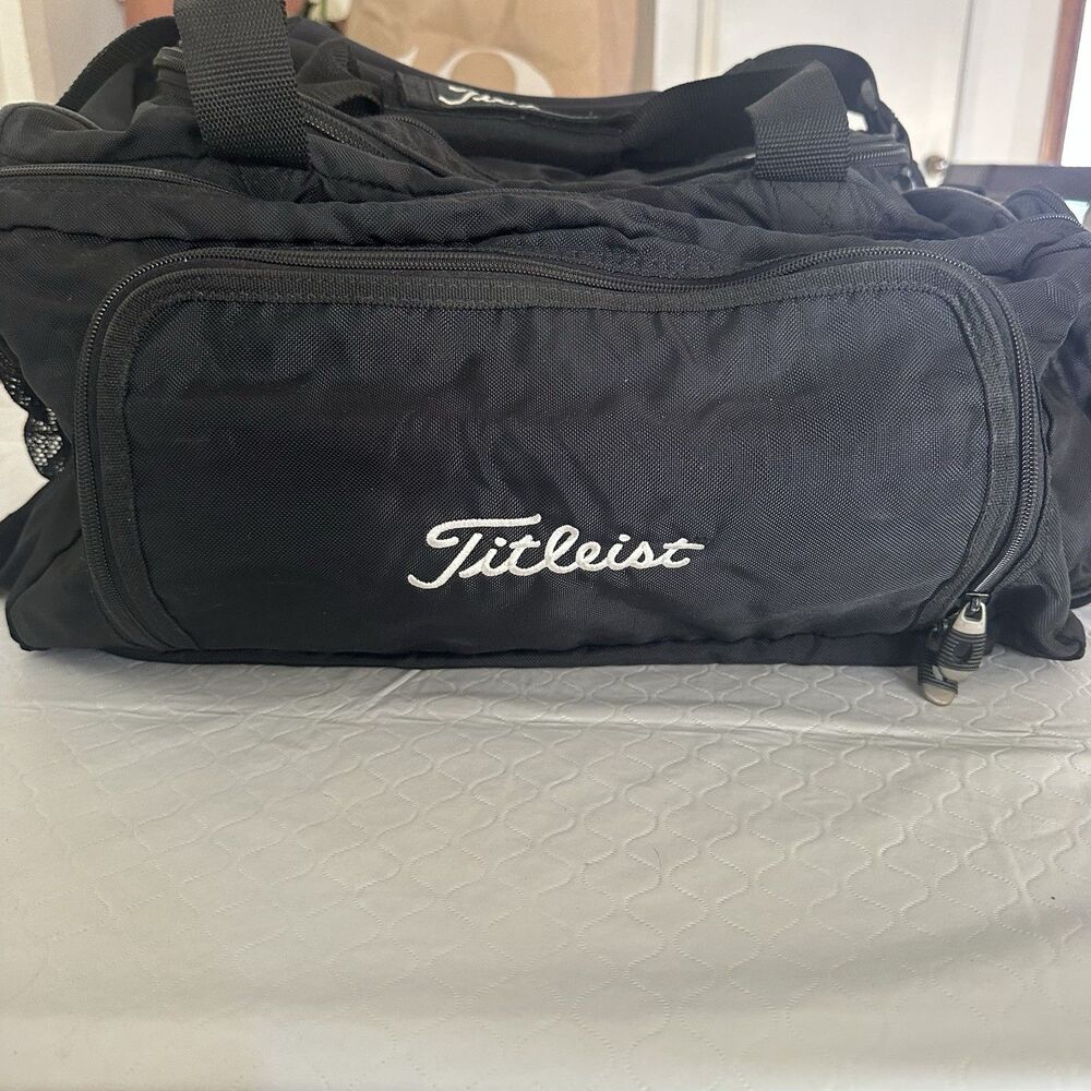Titleist Essentials Duffel Bag Golfer Travel Gym Carry-On Sport Duffle Black 23”